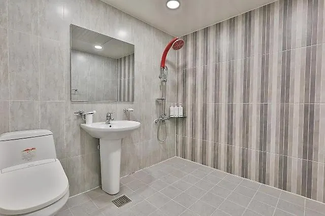 Busan Gangseo Sinhodong Business Hotel
